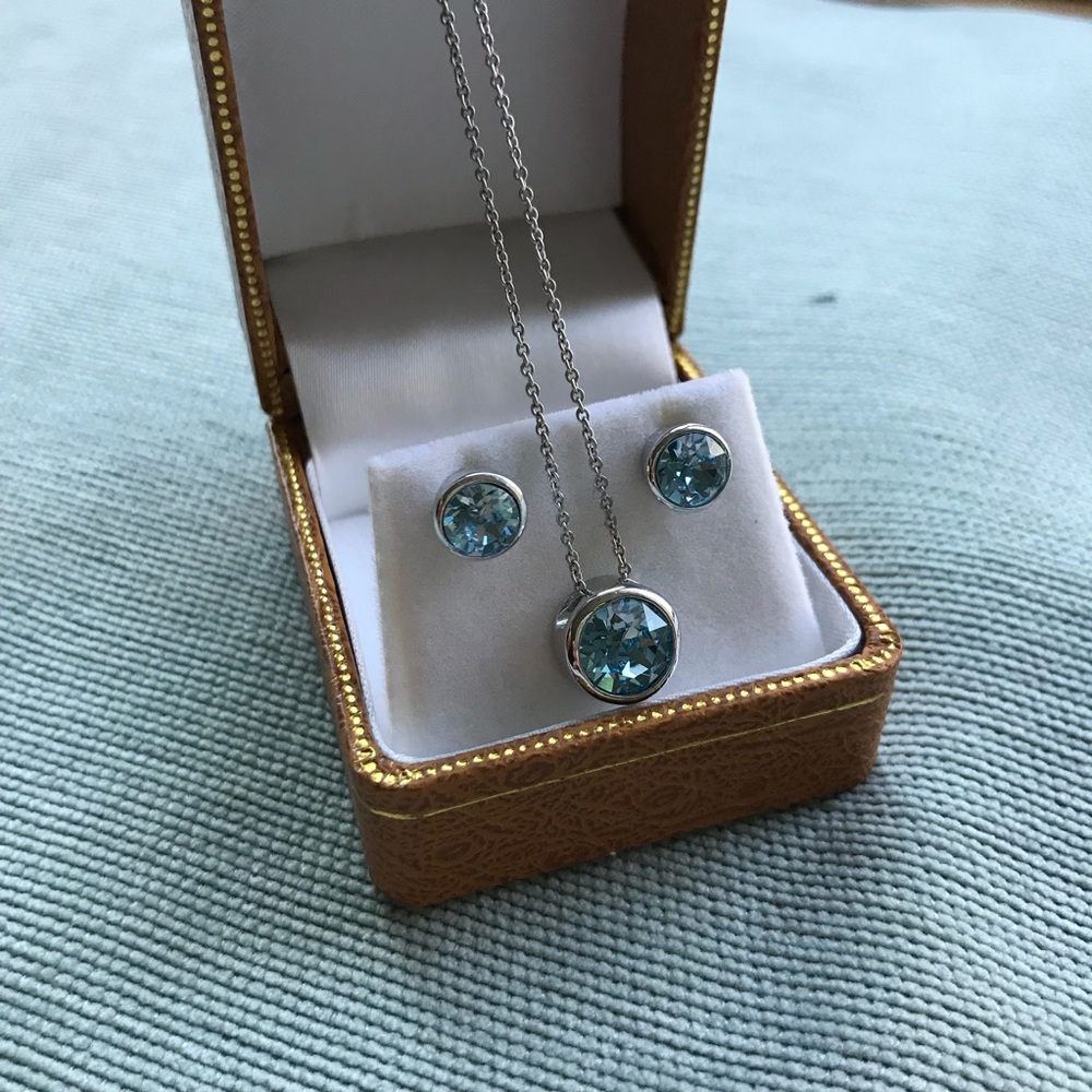 Simple Blue and Silver Crystal Set